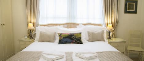 4 habitaciones, tabla de planchar con plancha y cuna de viaje