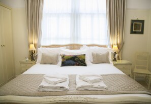 4 bedrooms, iron/ironing board, travel cot, free WiFi