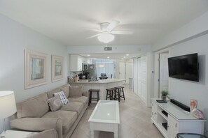 DVD player - Sunrise Resort (St. Pete Beach)