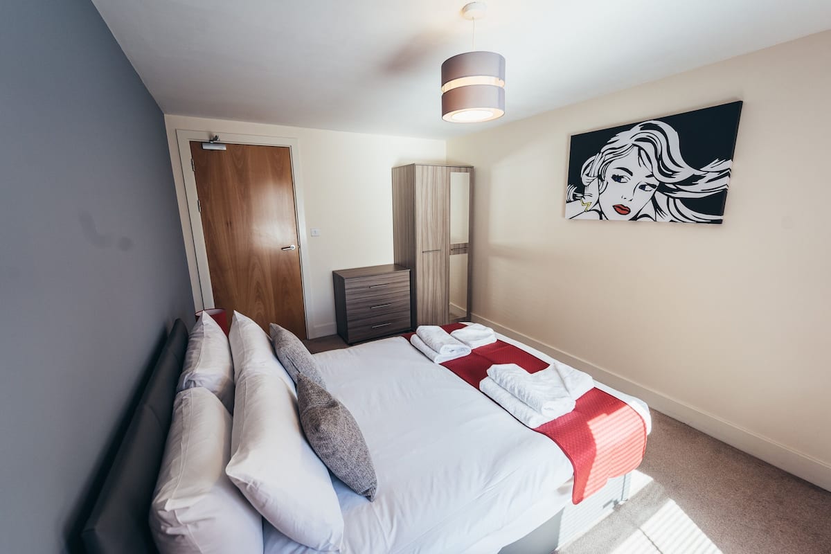 Deluxe Apartment | 2 bedrooms, premium bedding, laptop workspace, blackout drapes