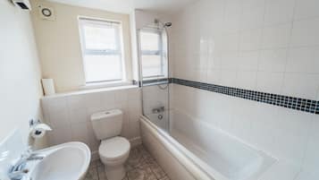 Ilmaiset hygieniatuotteet, hiustenkuivaaja, pyyhkeet, saippua