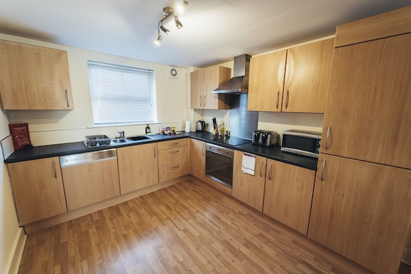 Standard Apartment | Private kitchen | Full-size fridge, microwave, oven, stovetop