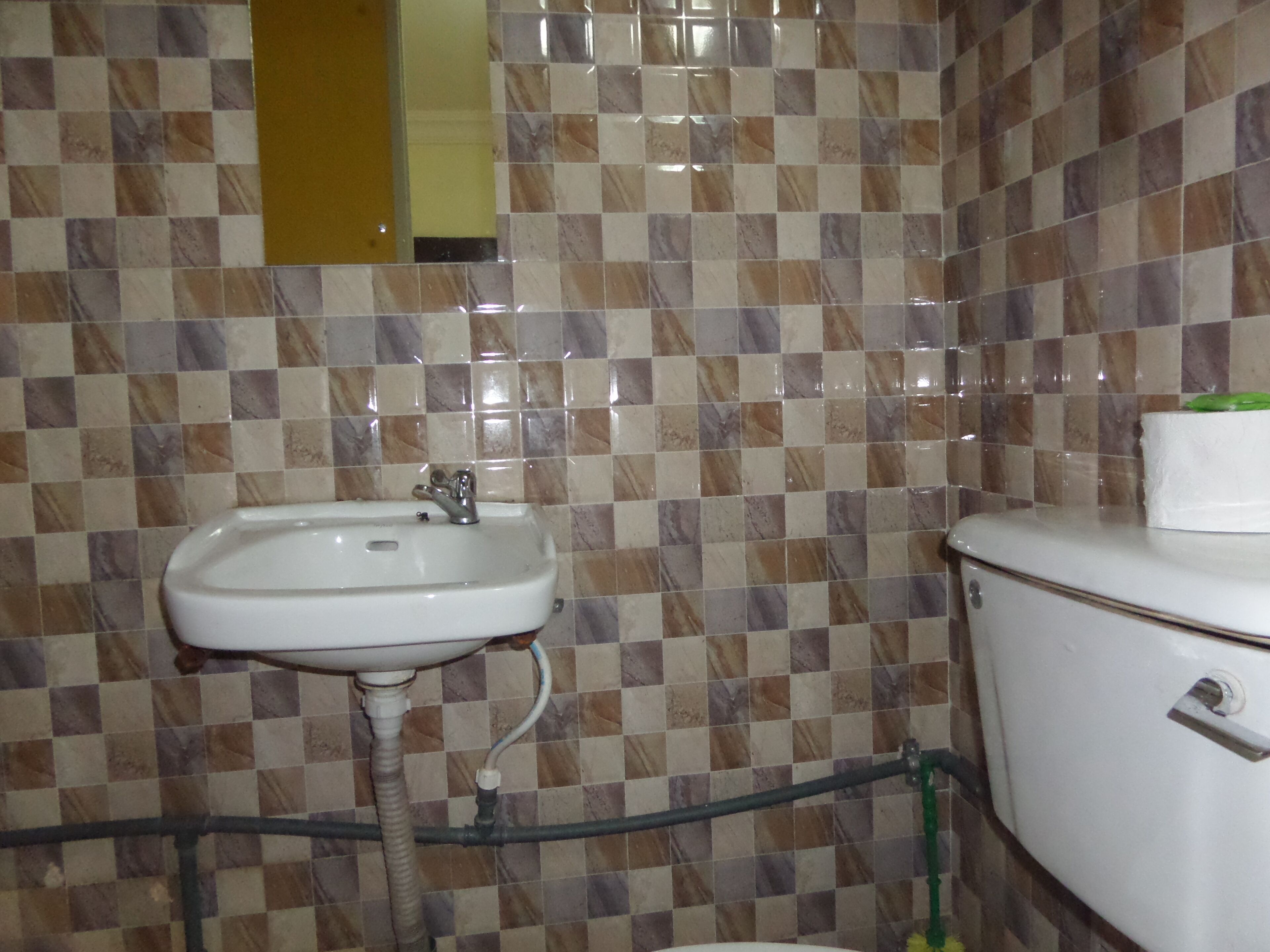 Executive Room | Bathroom | Shower, rainfall showerhead, towels