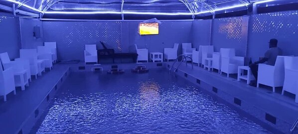 Outdoor pool - Seafortunes Royal Suites (Lagos)