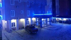 A building with multiple windows and a car parked in front. - Seafortunes Royal Suites (Lagos)