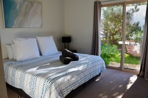 3 bedrooms, iron/ironing board, free WiFi, bed sheets - Ocean View, beach house in Gnarabup, (Gnarabup)