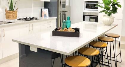 Jewel in the West - 5 bedrooms duplex with modern designs