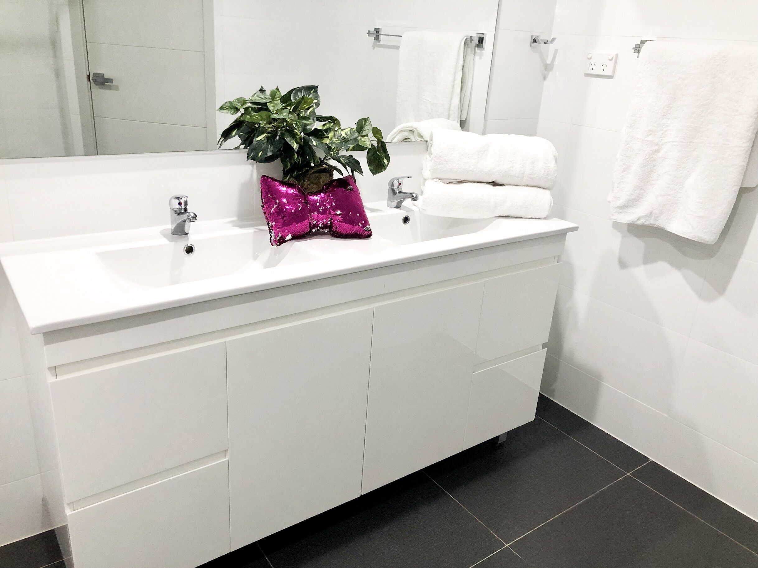 Jewel in the West - 5 bedrooms duplex with modern designs — image 14