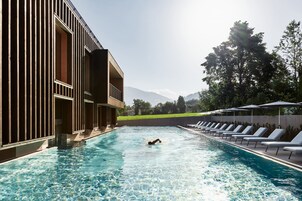 2 piscinas al aire libre, sillones reclinables de piscina