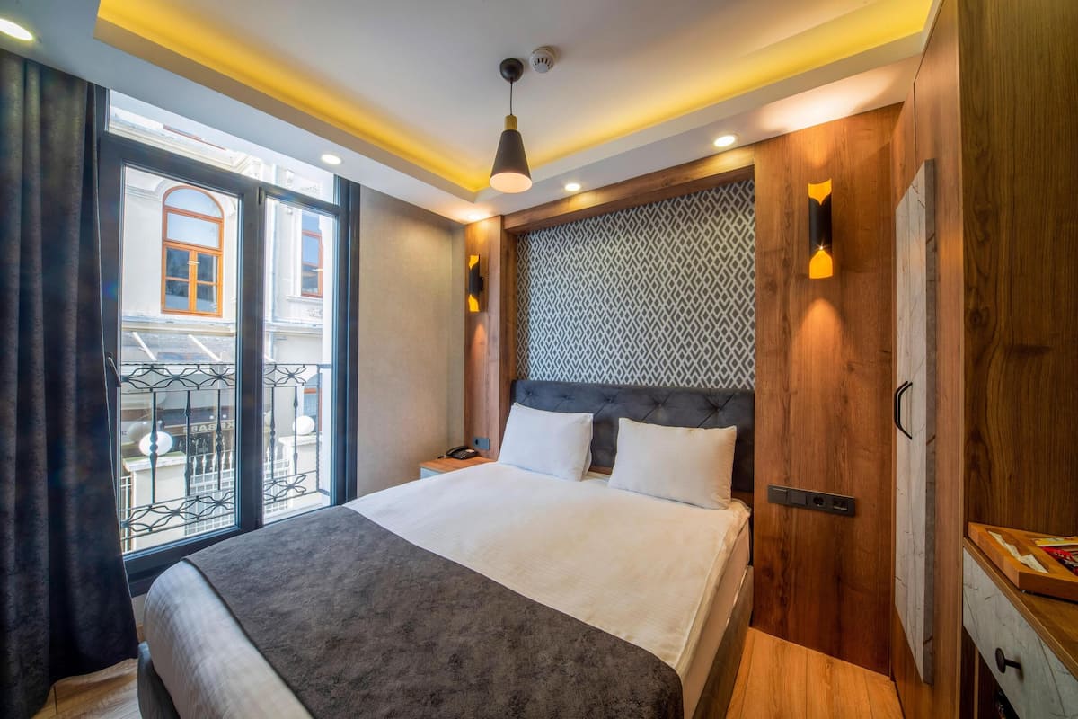 Chambre Double Ăconomique | Minibar, coffres-forts dans les chambres, bureau, rideaux occultants