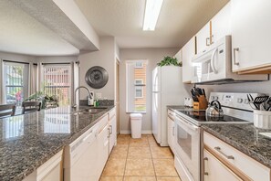 Private kitchen - Disney! Gorgeous, NEW, 3 BR/2BA Home, Htd Pool, Slps 6, Patio, NO Steps! (Kissimmee)