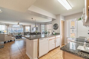 Interior - Disney! Gorgeous, NEW, 3 BR/2BA Home, Htd Pool, Slps 6, Patio, NO Steps! (Kissimmee)