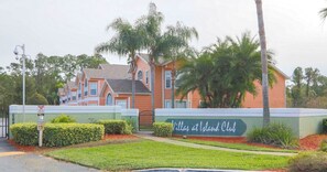 Exterior - Disney! Gorgeous, NEW, 3 BR/2BA Home, Htd Pool, Slps 6, Patio, NO Steps! (Kissimmee)