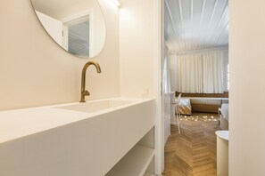 奢華客房, 城市景觀 | 高級寢具、客房內保險箱、隔音、熨斗/熨衣板