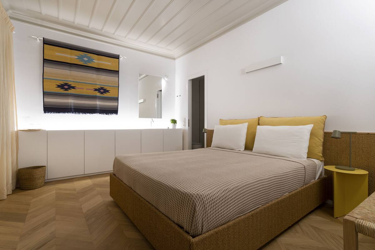 Deluxe Double Room, Partial Sea View | Premium bedding, in-room safe, soundproofing