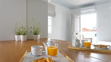 Daily continental breakfast (EUR 10 per person)