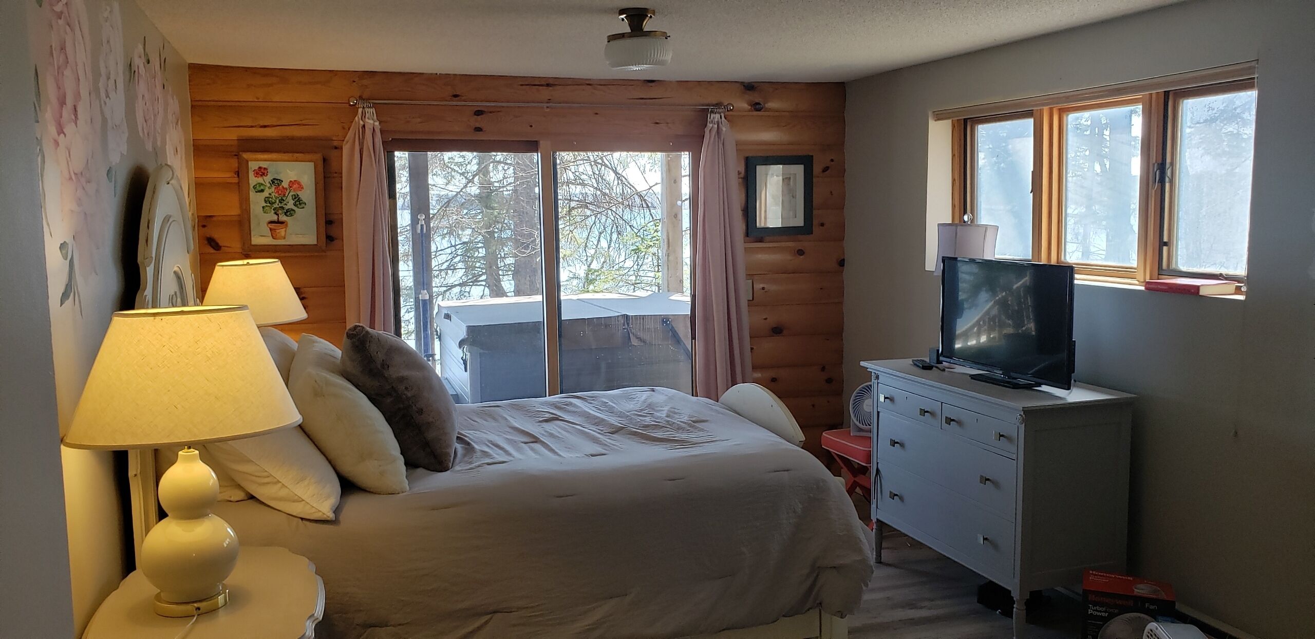 3 bedrooms, iron/ironing board, travel crib, WiFi