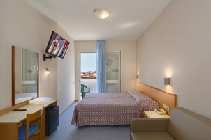 In-room safe, free WiFi, bed sheets