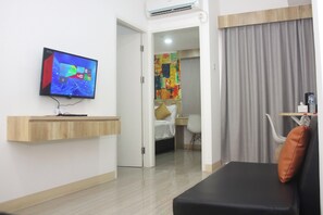 Family 2 Bedrooms | In-room safe, desk, laptop workspace, blackout curtains - Urban Hotel Serpong (South Tangerang)