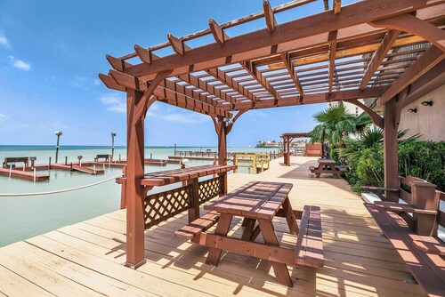 Bayfront Condo With Water View & Boat Slips!