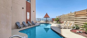 Bayfront Condo With Water View & Boat Slips!