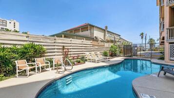 Hồ bơi ngoài trời