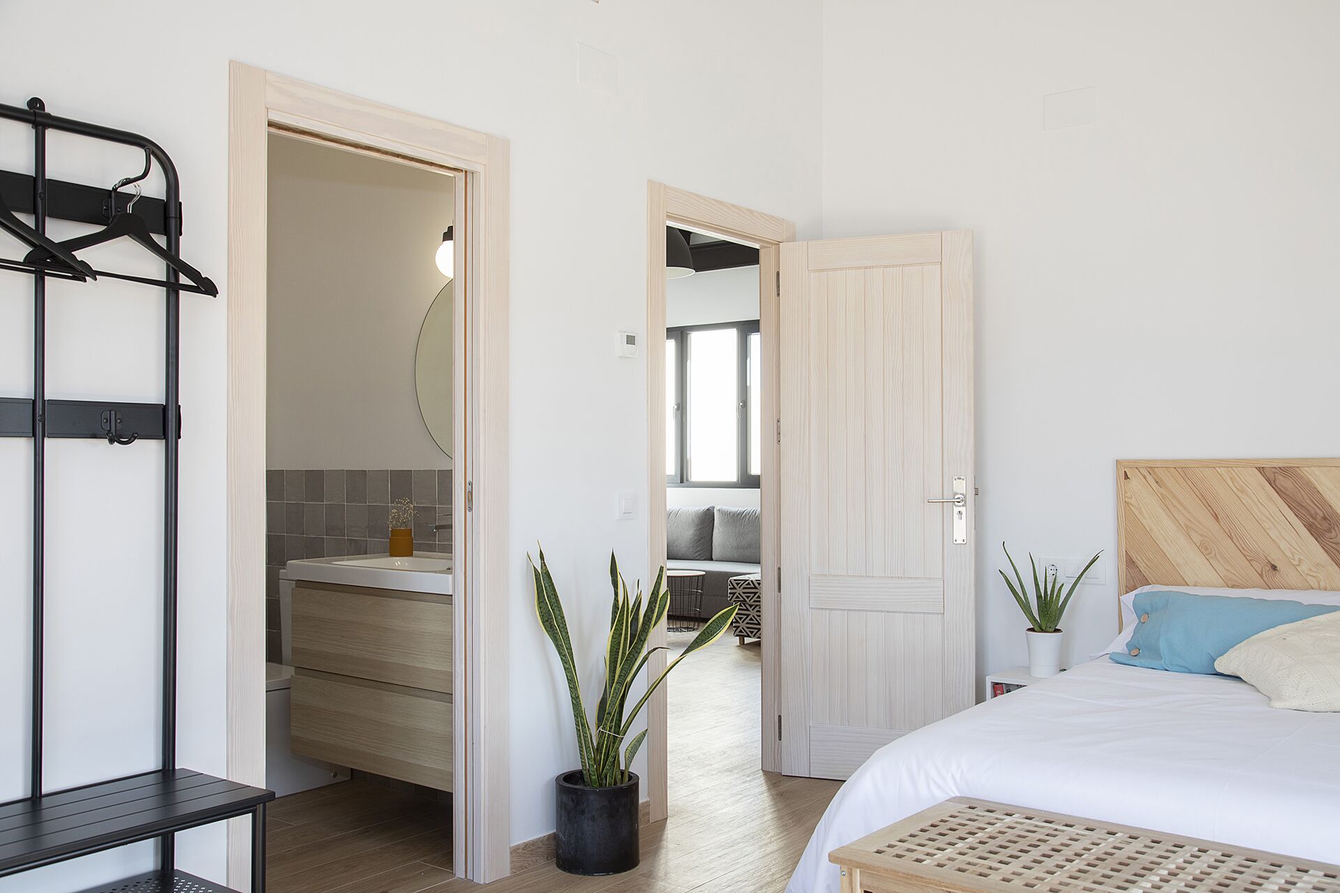 6 chambres, fer et planche à repasser, lit parapluie, Wi-Fi gratuit