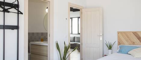 6 habitaciones, tabla de planchar con plancha y cuna de viaje