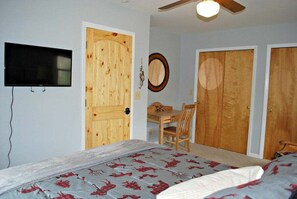 3 bedrooms, desk, free WiFi, bed sheets