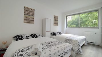 3 Schlafzimmer, Schreibtisch, Bügeleisen/Bügelbrett, WLAN