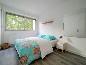 3 habitaciones, escritorio, tabla de planchar con plancha y wifi 