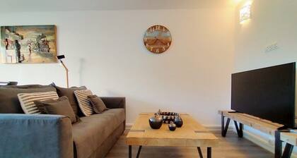 Chic and comfortable apart near Paris