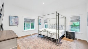 4 bedrooms, iron/ironing board, travel crib, Internet