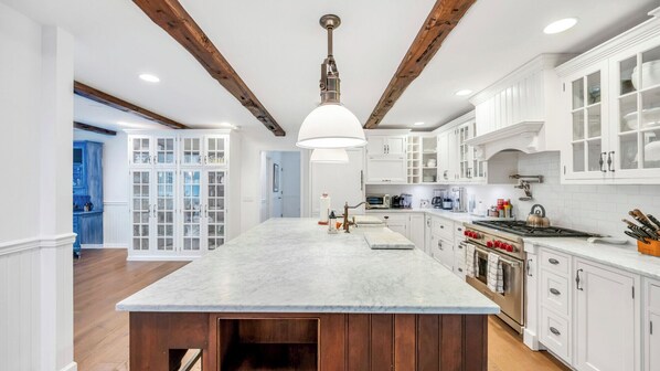 Microwave, oven, stovetop, coffee/tea maker