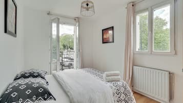 2 habitaciones, escritorio, tabla de planchar con plancha y wifi