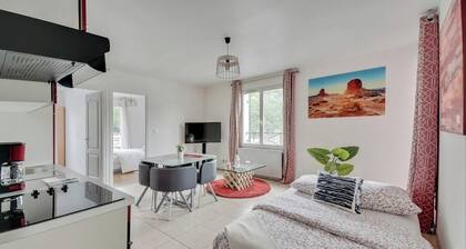 Chic apart with parking near Paris