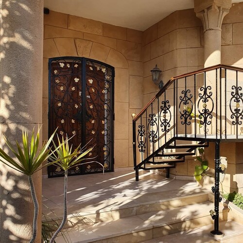 Pretty ground-floor house with garden and terrace