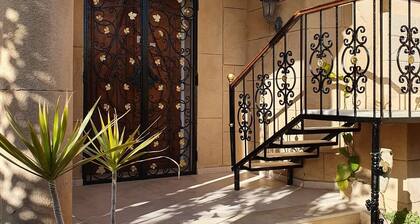 Pretty ground-floor house with garden and terrace