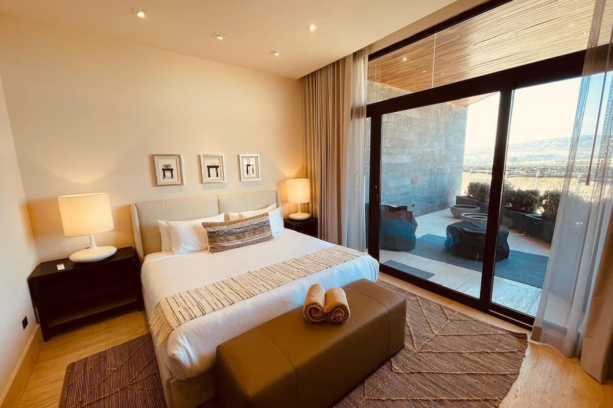 deluxe double room | premium bedding, minibar, in-room safe, laptop workspace