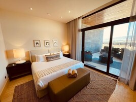 Ropa de cama de alta calidad y minibar 