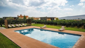 Kolam renang outdoor