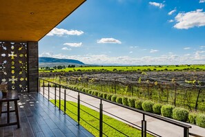 舒適客房, 1 張特大雙人床 | 高級寢具、迷你吧、客房內保險箱、筆電工作空間