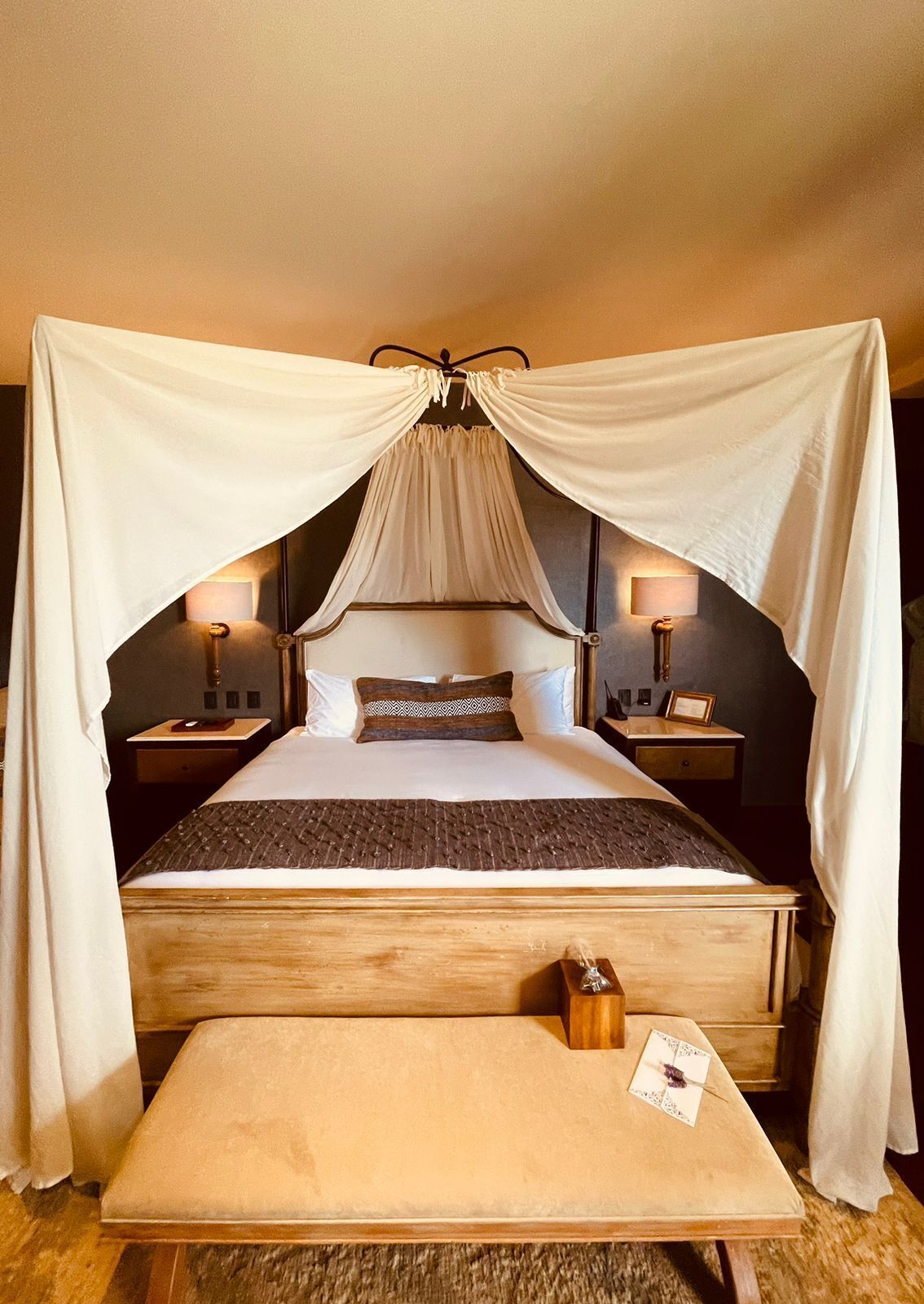 comfort room, 1 king bed | premium bedding, minibar, in-room safe, laptop workspace