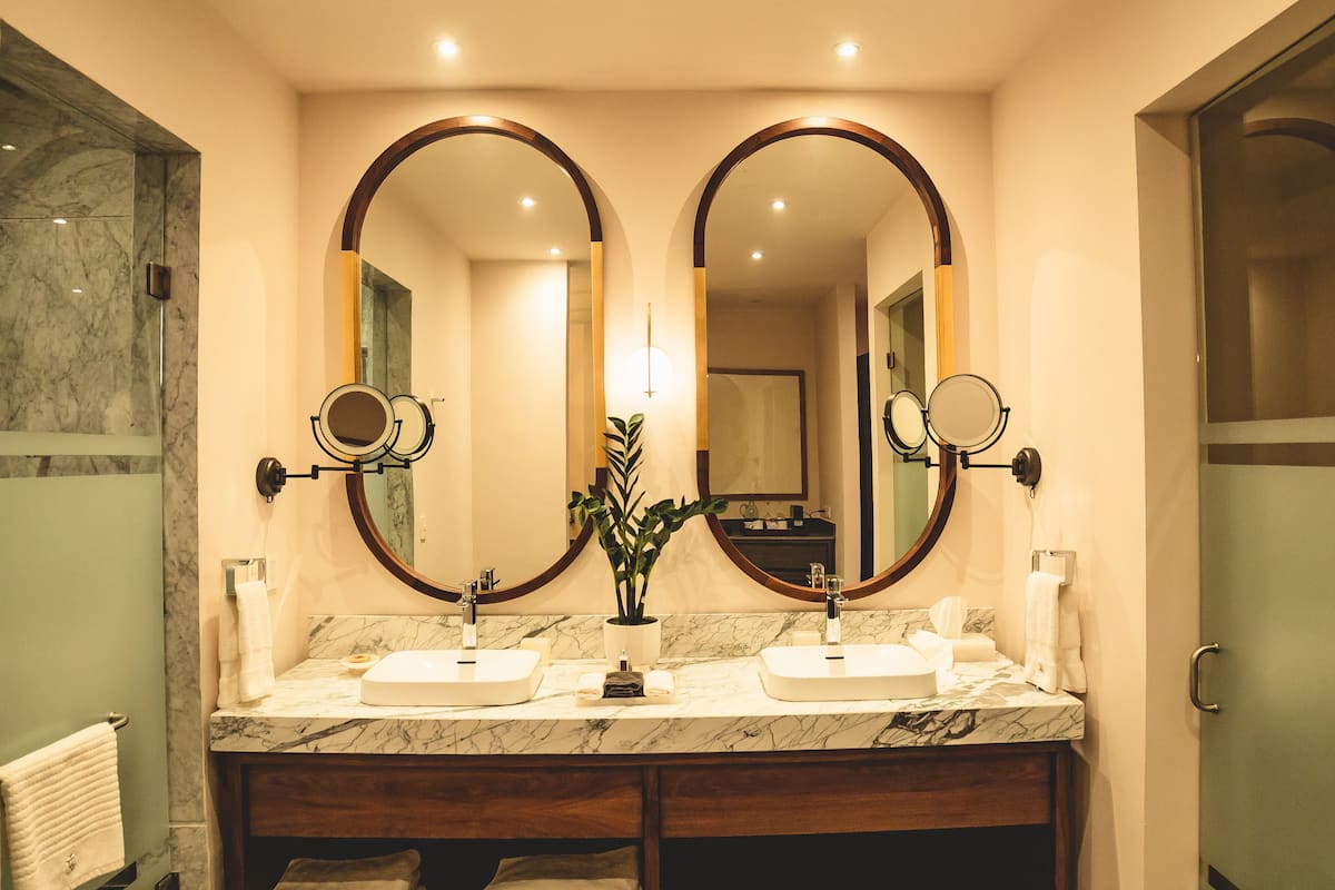 presidential studio suite, 1 bedroom, pool view, poolside | bathroom | hair dryer, bathrobes, slippers, towels