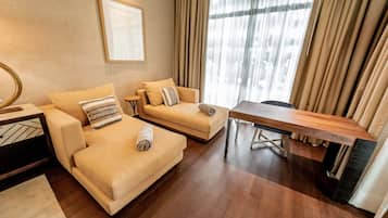 Kamar Quadruple Keluarga | Ruang keluarga | Smart TV 42-inci dengan saluran TV satelit dan TV