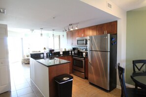 Microwave, dishwasher, coffee/tea maker, cookware/dishes/utensils - Sunrise Resort (St. Pete Beach)