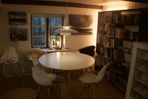 Dining - Stylish living under thatch (Seeth)