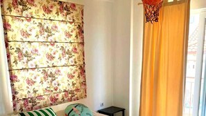 2 habitaciones, escritorio y espacio para trabajar con laptop 