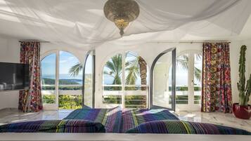 4 bedrooms, iron/ironing board, free WiFi, bed sheets