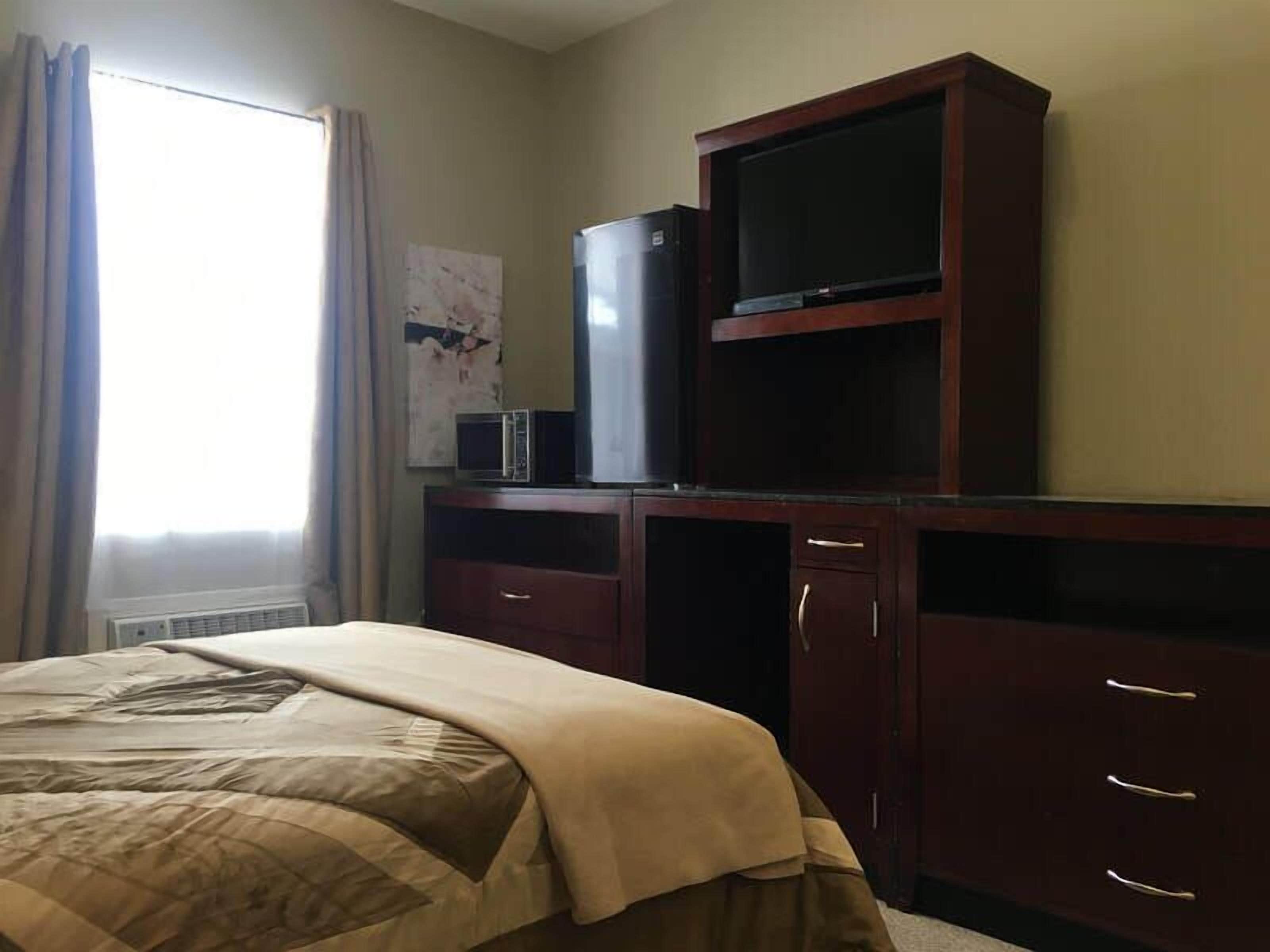 basic single room | laptop workspace, free wifi, bed sheets